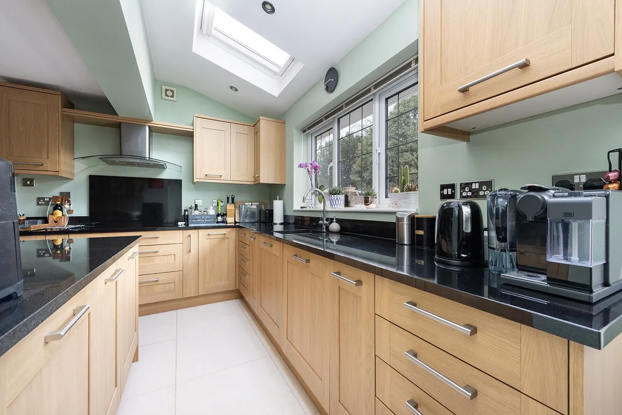 Kerria Way, West End, GU24, photo 5