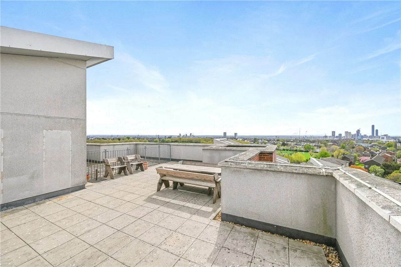Donnington Road, London, NW10, photo 2