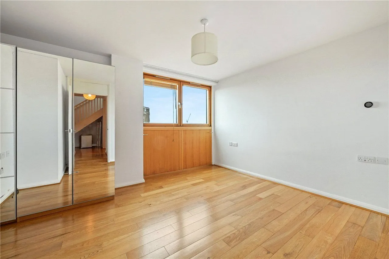 Donnington Road, London, NW10, photo 3