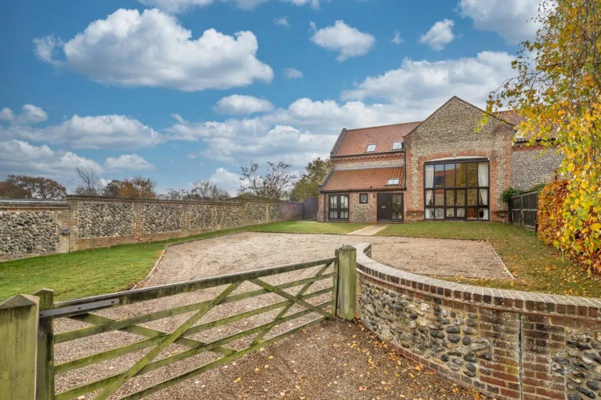 Church Farm Barns, Aylmerton, NR11, photo 22