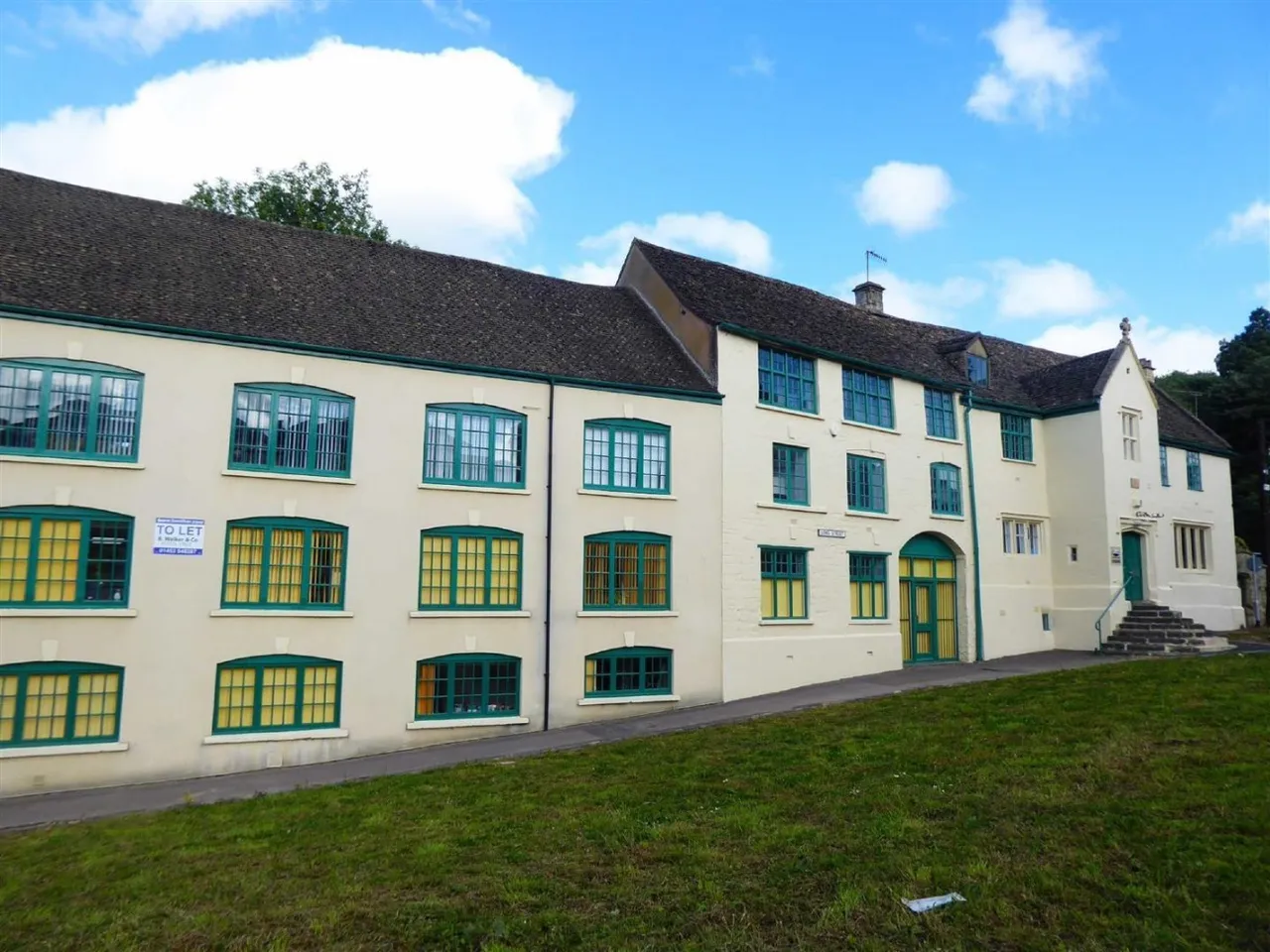 1 bed commercial property to rent, Long Street, Dursley, GL11