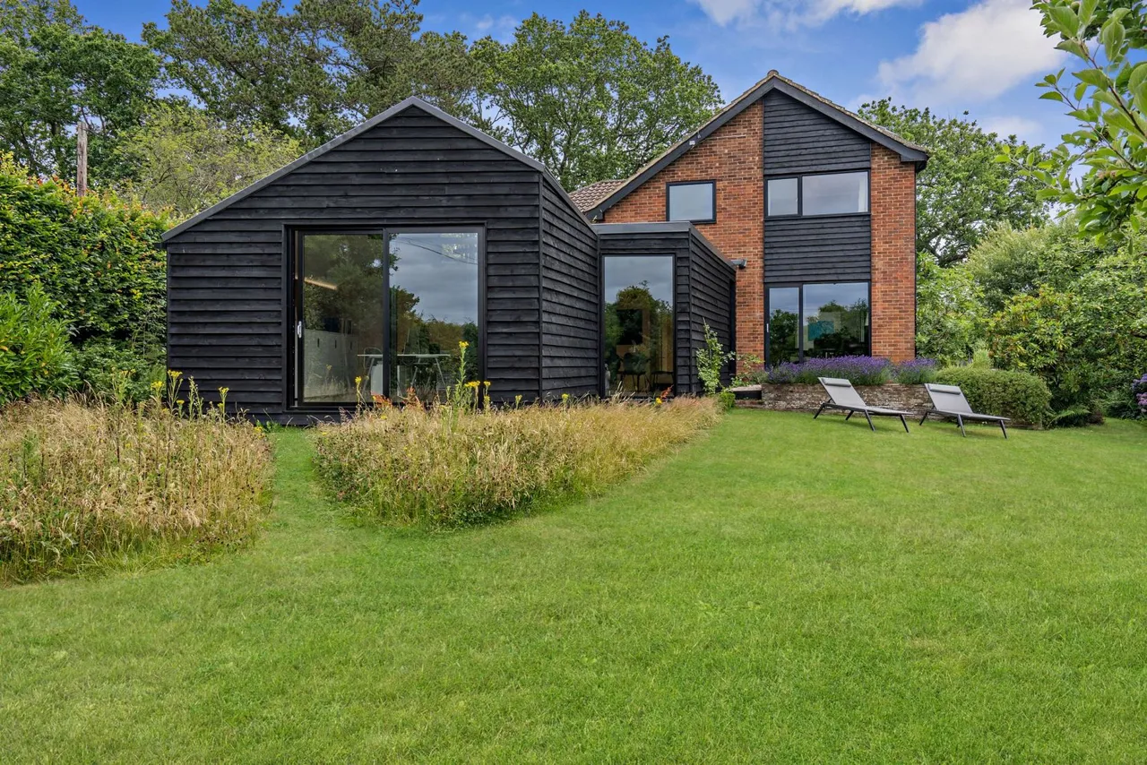4 bed house for sale — The Cylinders, Fernhurst, Haslemere, Surrey, GU27 3EL