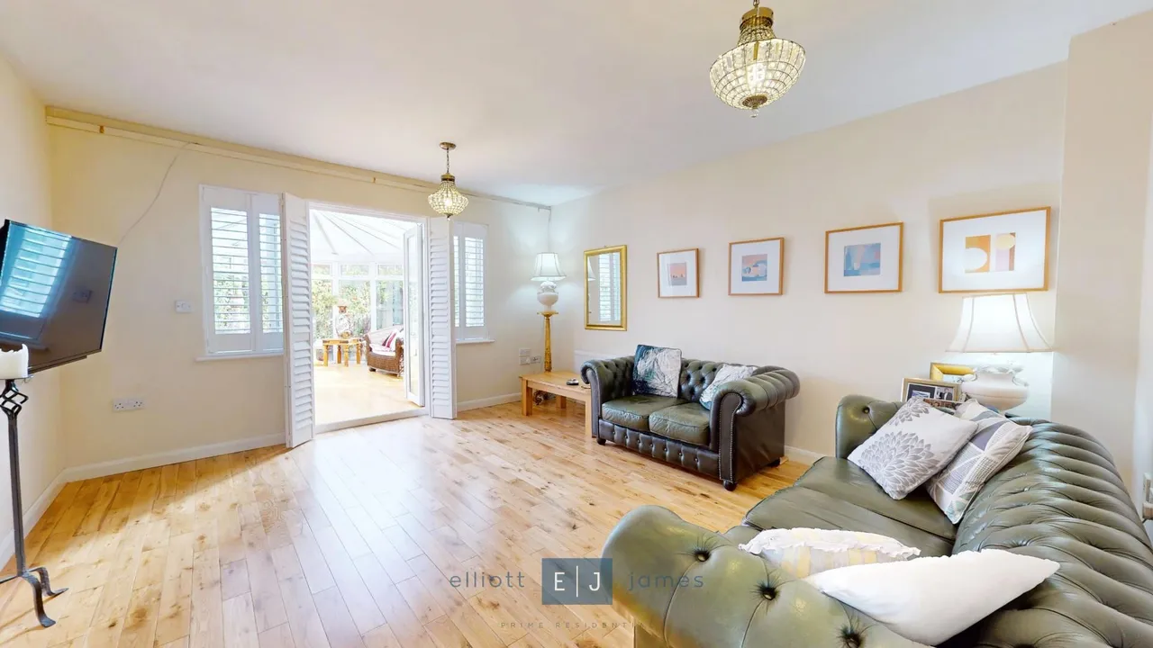 St. Nicholas Place, Loughton, photo 2