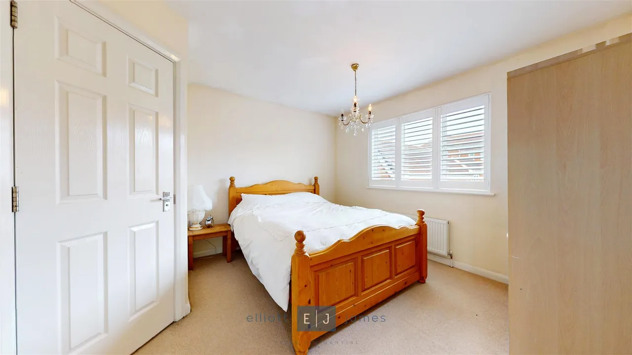 St. Nicholas Place, Loughton, photo 10