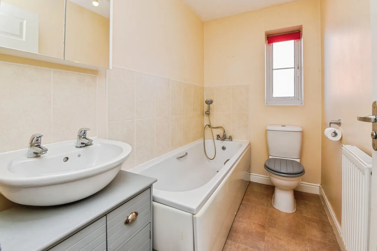 Skylark Road, Melksham, SN12, photo 12