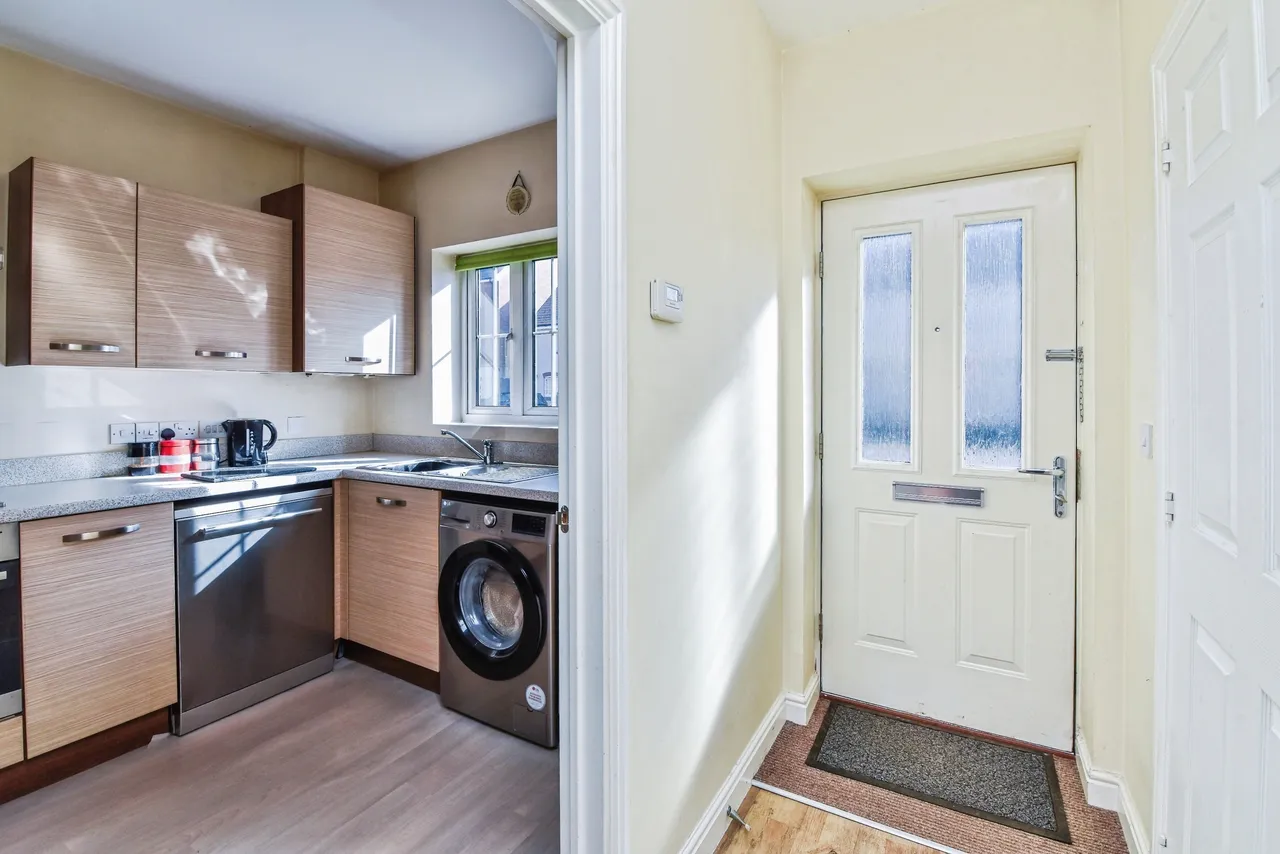 Skylark Road, Melksham, SN12, photo 4