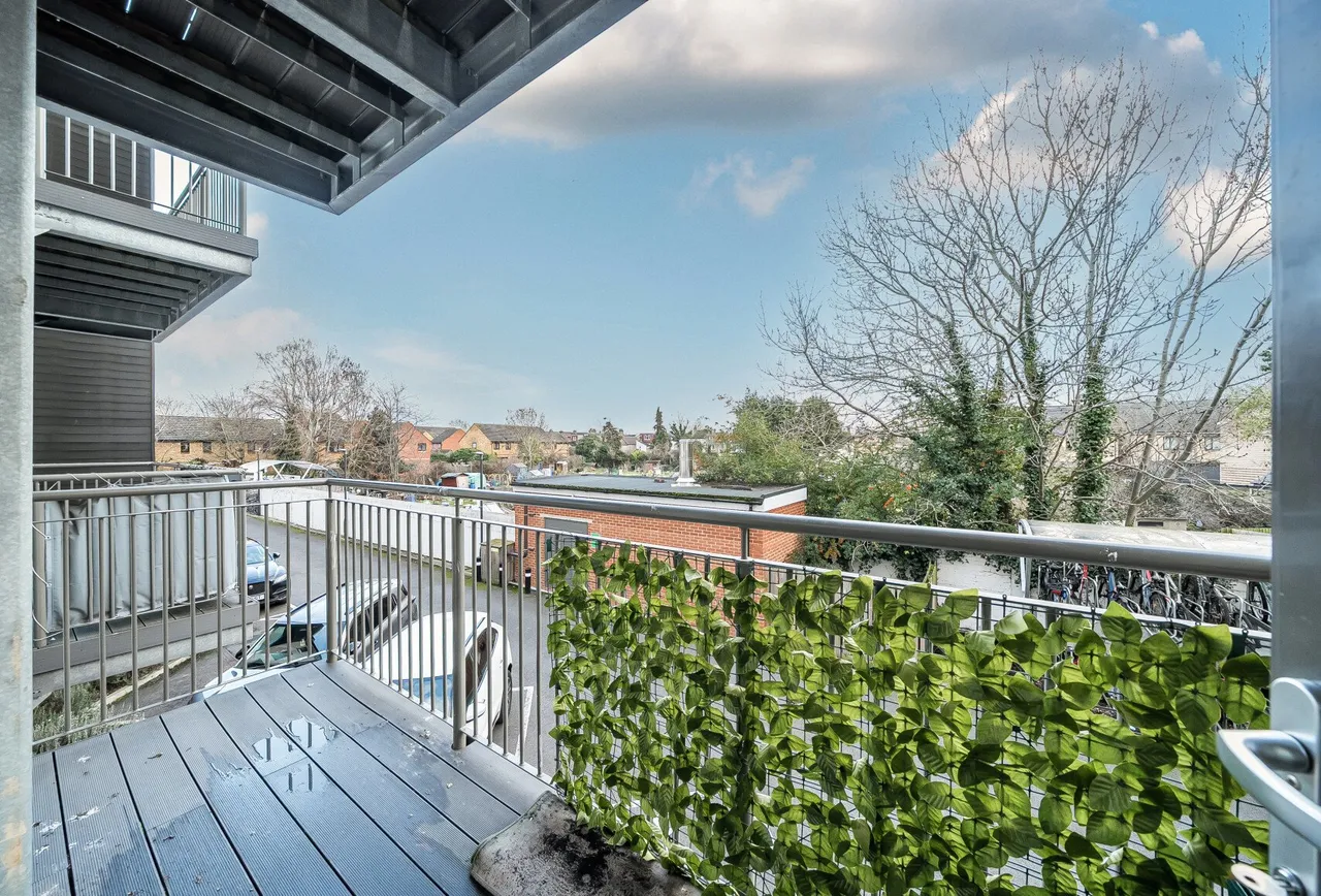 2 bed flat for sale — Mill Green Road, Mitcham, CR4 4FQ