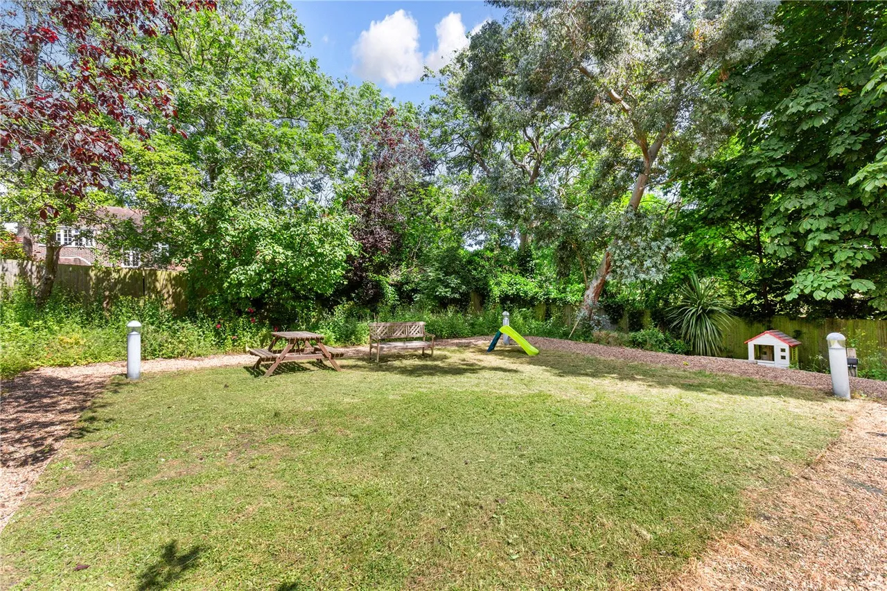 Thurlow Park Road, London, SE21, photo 11
