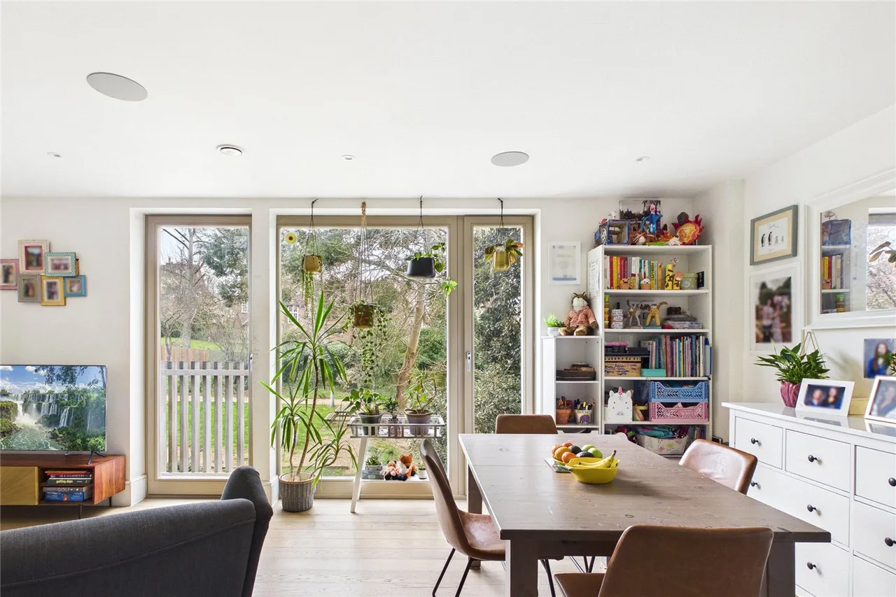 3 bed flat for sale — Thurlow Park Road, London, SE21