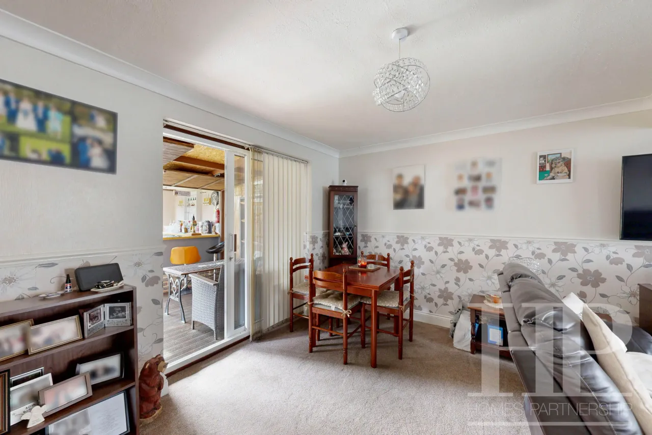 Martyrs Avenue, Crawley, RH11, photo 7