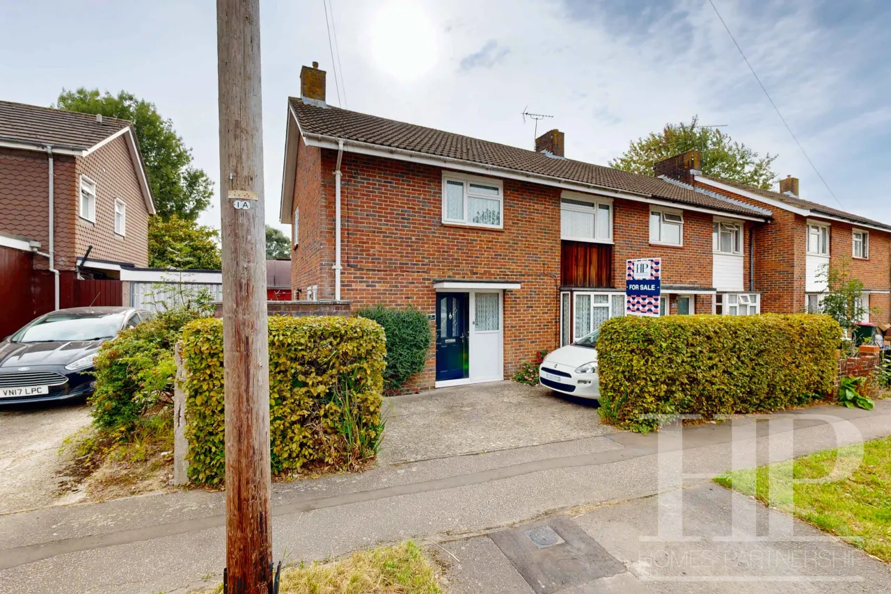 Martyrs Avenue, Crawley, RH11, photo 3