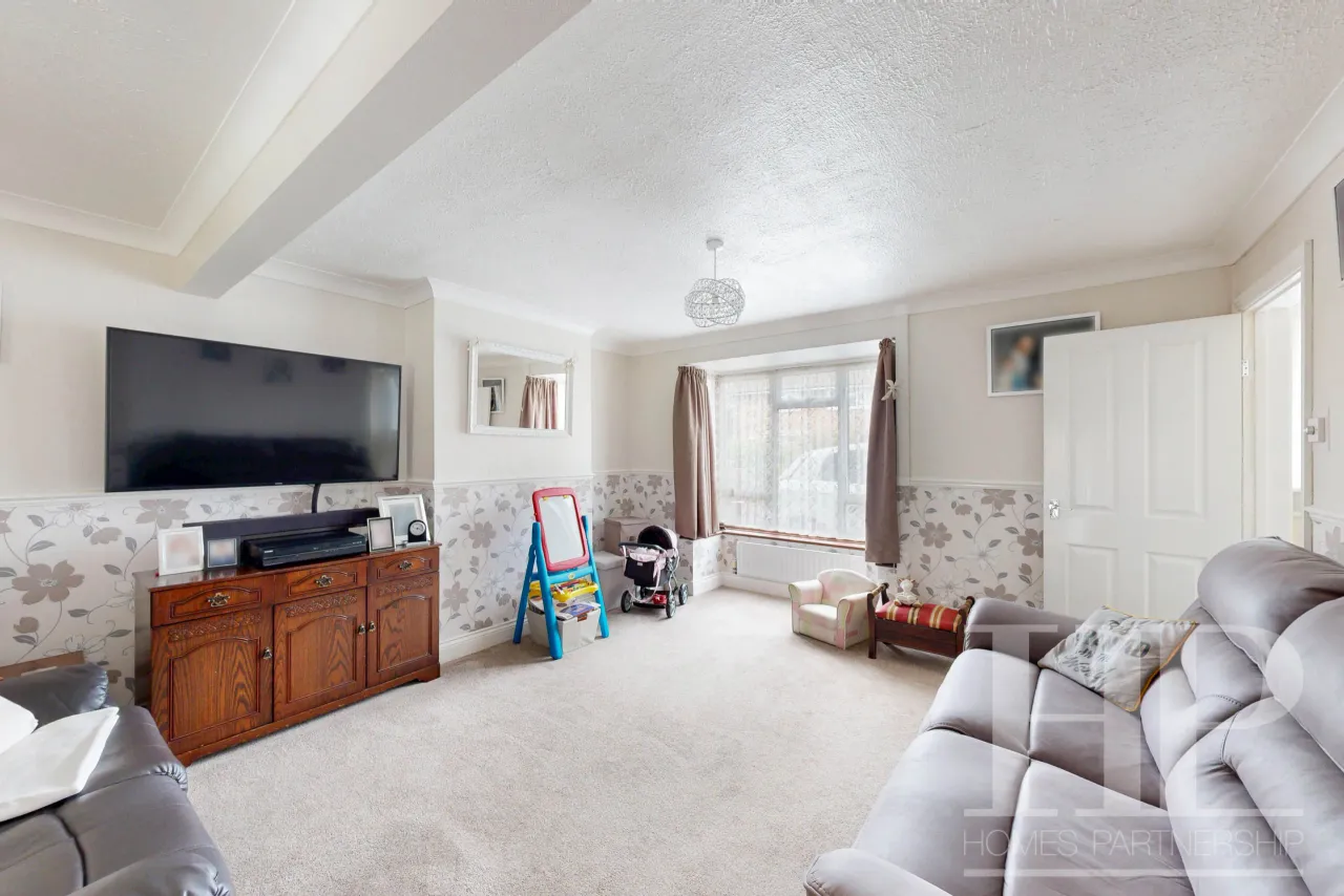 Martyrs Avenue, Crawley, RH11, photo 4