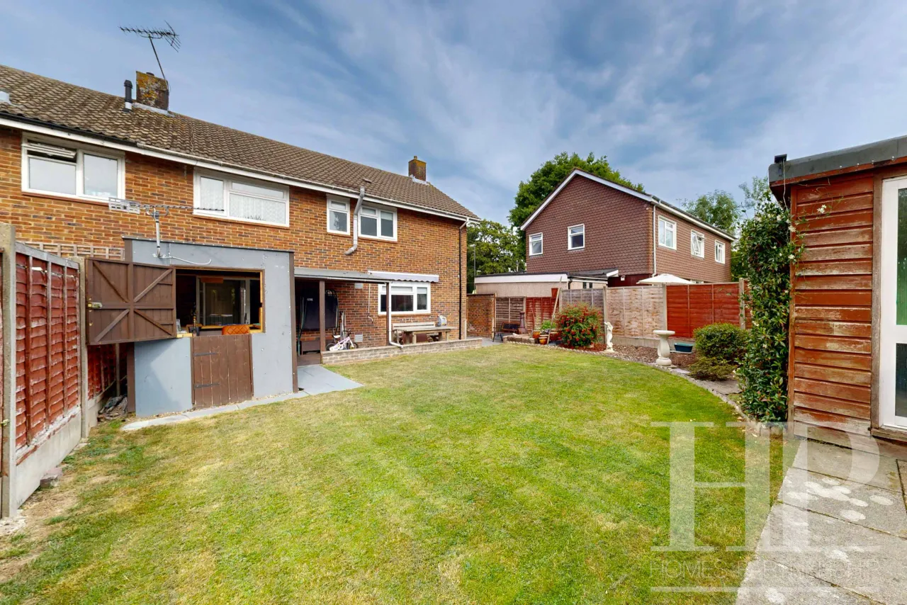 4 bed house for sale, Martyrs Avenue, Crawley, RH11