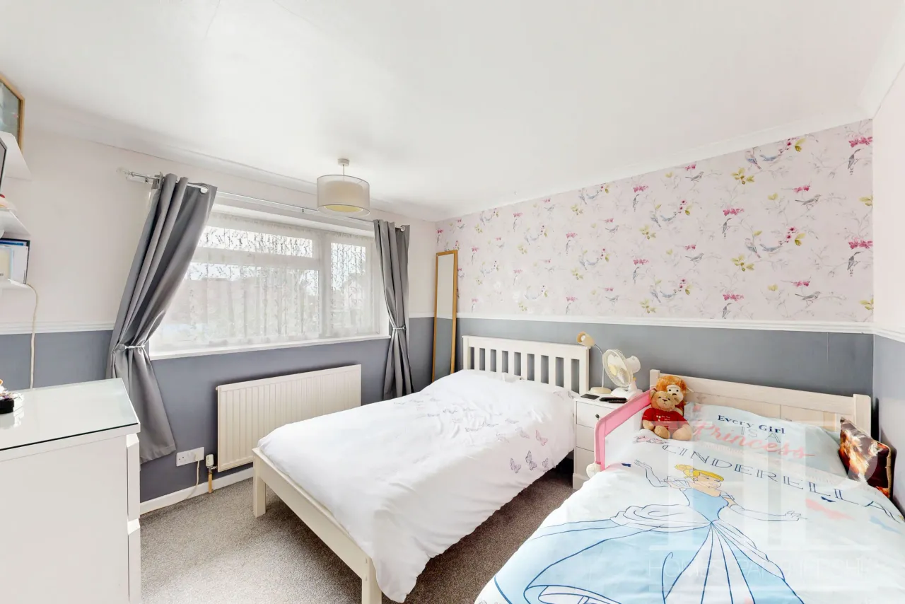 Martyrs Avenue, Crawley, RH11, photo 11