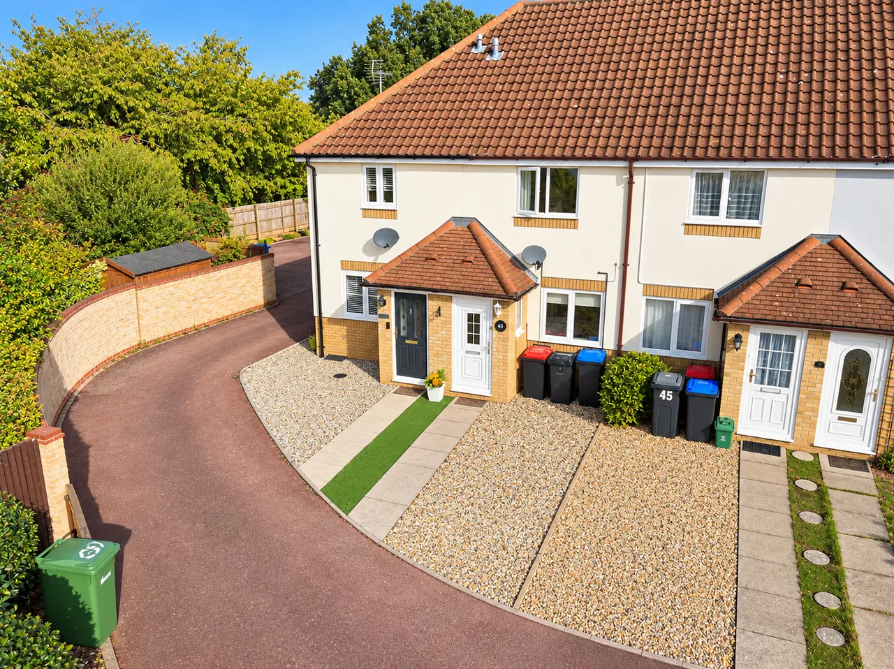 Constance Close, CM8, photo 9