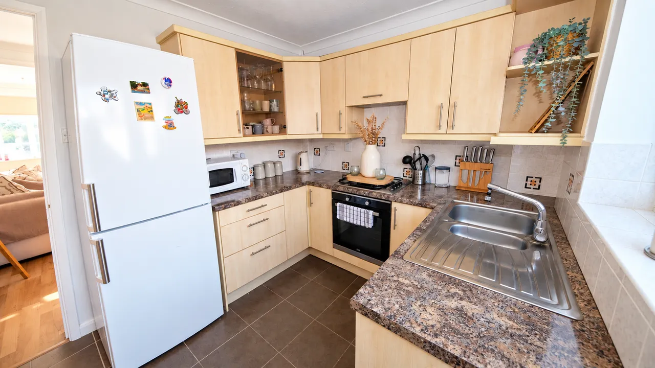Constance Close, CM8, photo 3