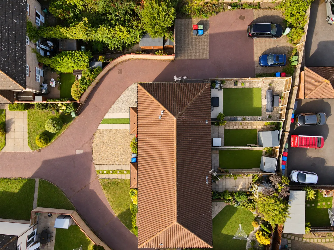 Constance Close, CM8, photo 8