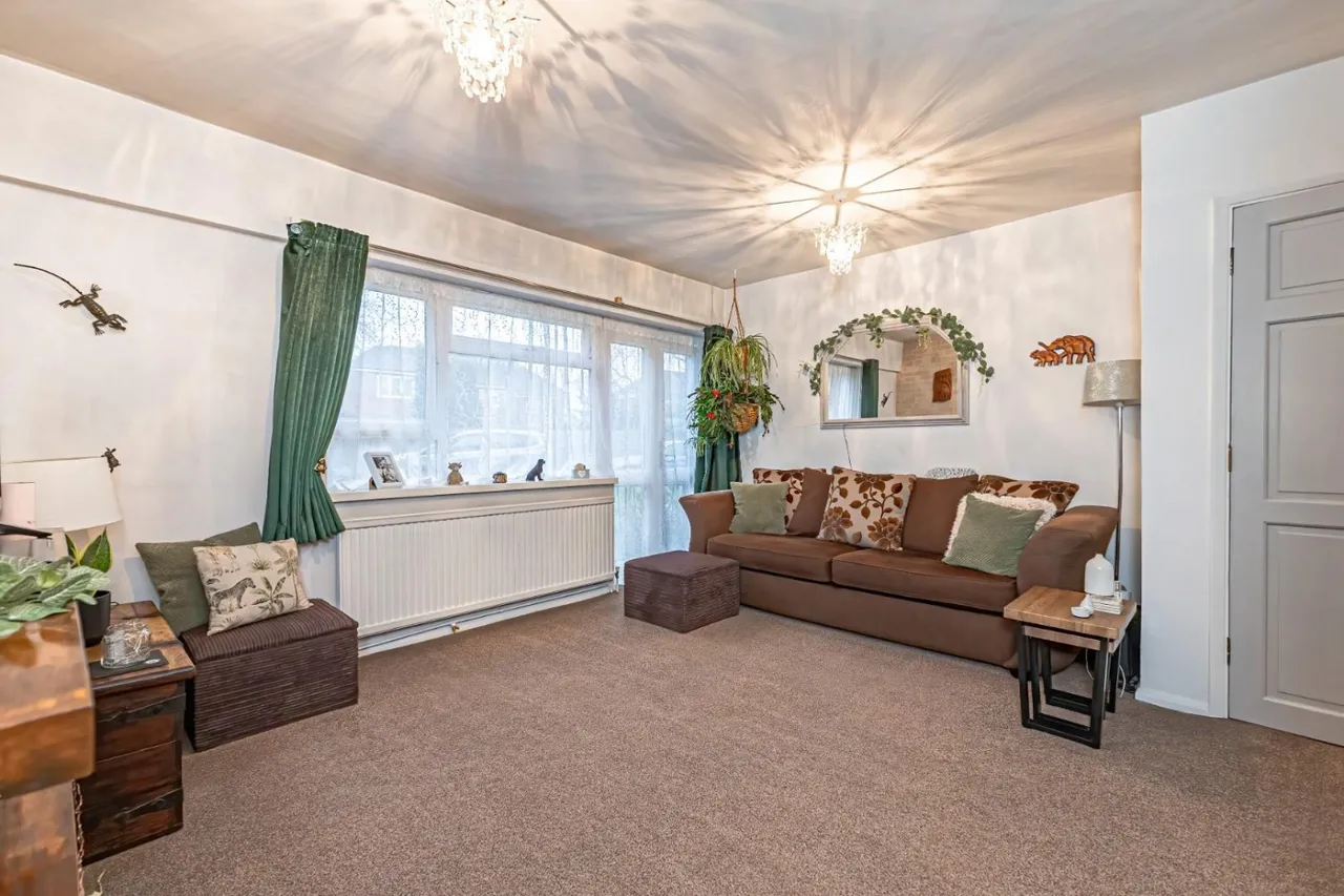 2 bed flat for sale, Eight Acres, Tring, HP23