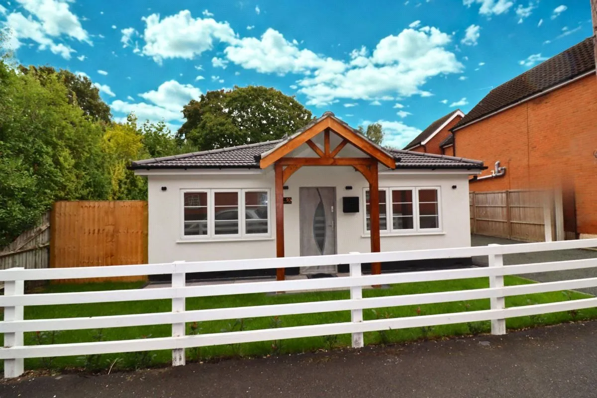 3 bed house for sale — Albert Street, Fleet, Hampshire, GU51 3RN
