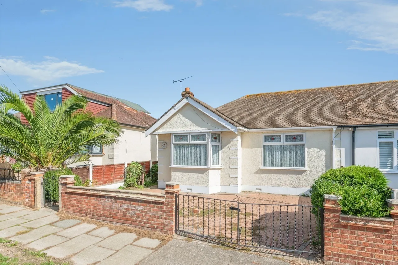 2 bed house for sale, Elmtree Road, Basildon, SS16