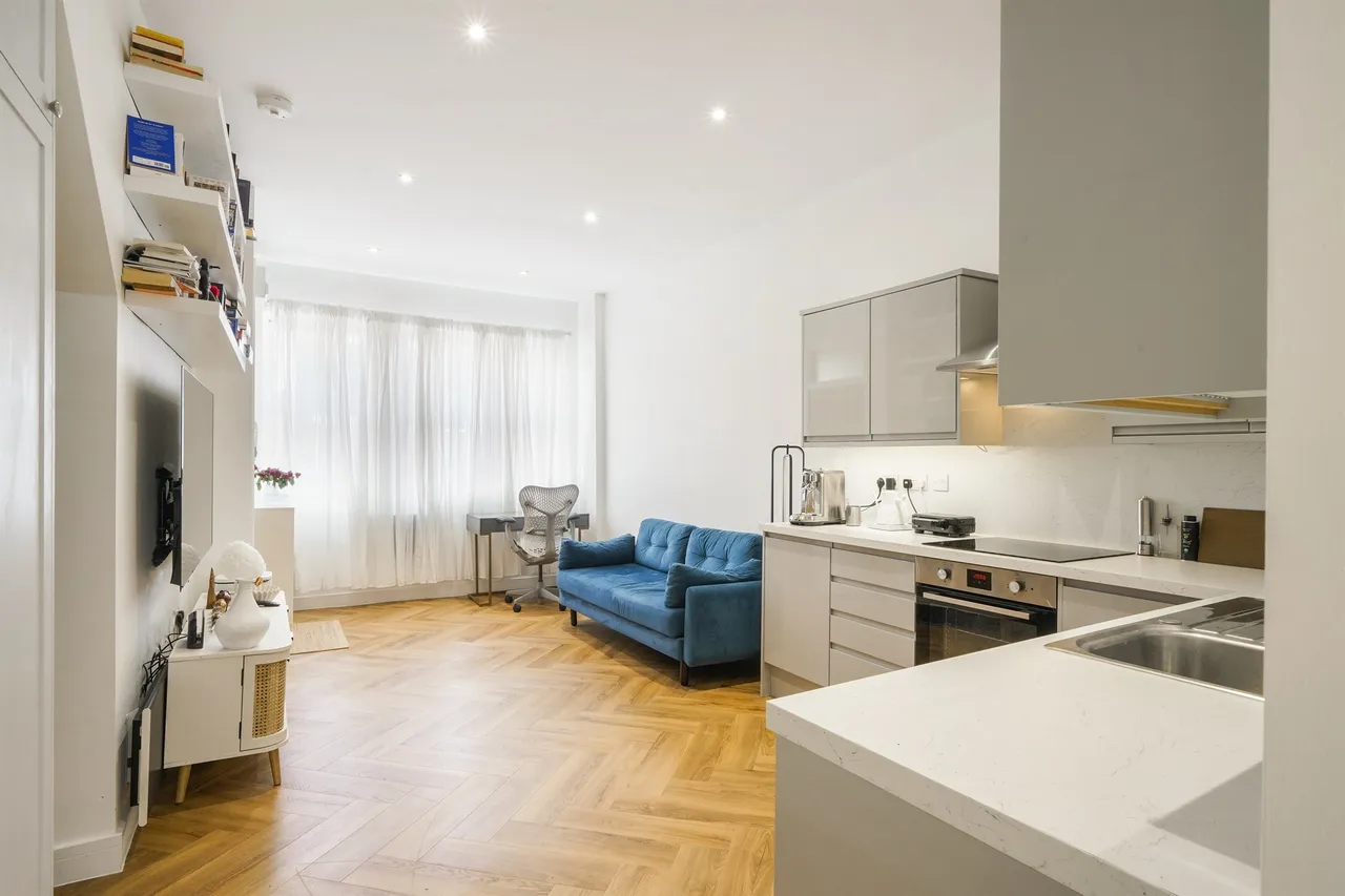 Mount Pleasant Crescent, London, photo 2