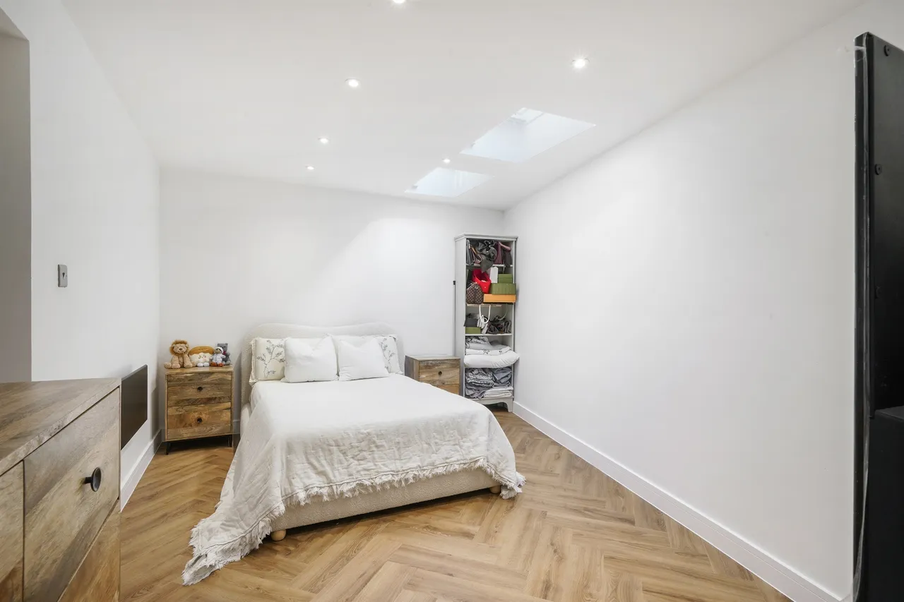 Mount Pleasant Crescent, London, photo 3