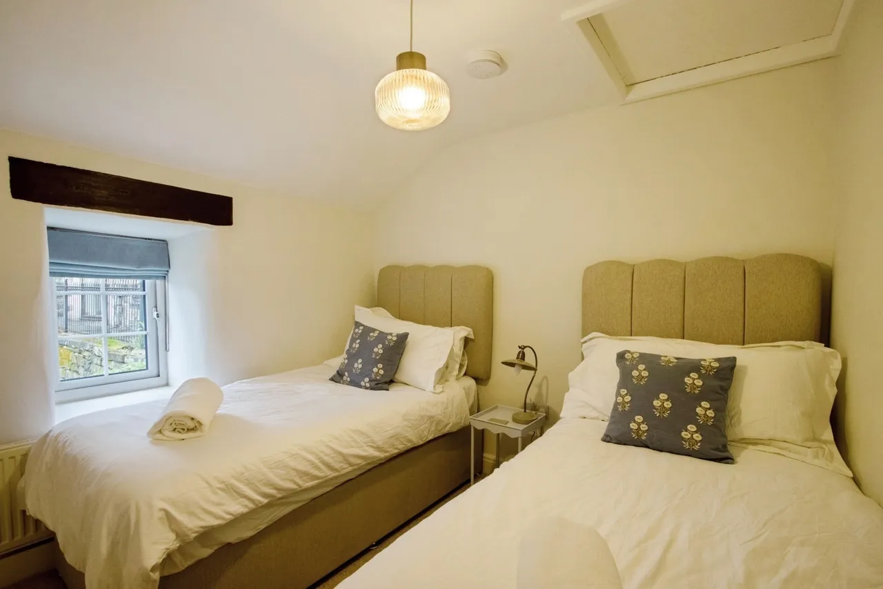 Hill Road, Newmillerdam, Wakefield, West Yorkshire, WF2, photo 12