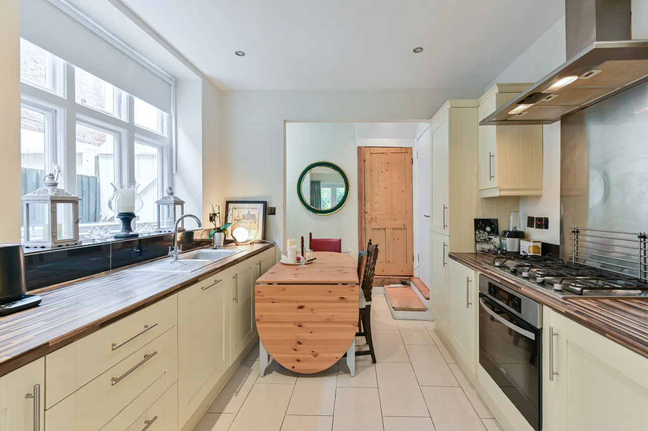 Flat 1, 19 Westwell Road, London, photo 5
