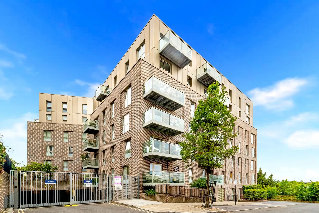 2 bed flat for sale, Katherine Close, London, N4