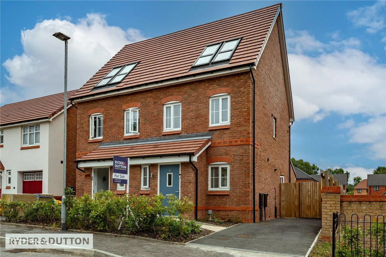 3 bed house for sale, Franks Close, Castleton, OL11