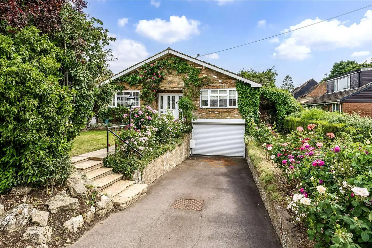 3 bed house for sale — Singlets Lane, Flamstead, St. Albans, Hertfordshire, AL3 8EP