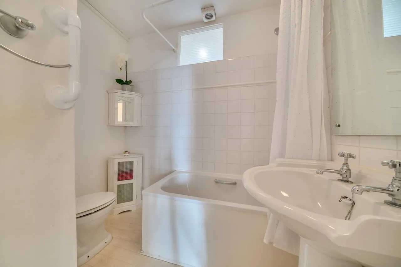 Park Crescent, DA8, photo 12
