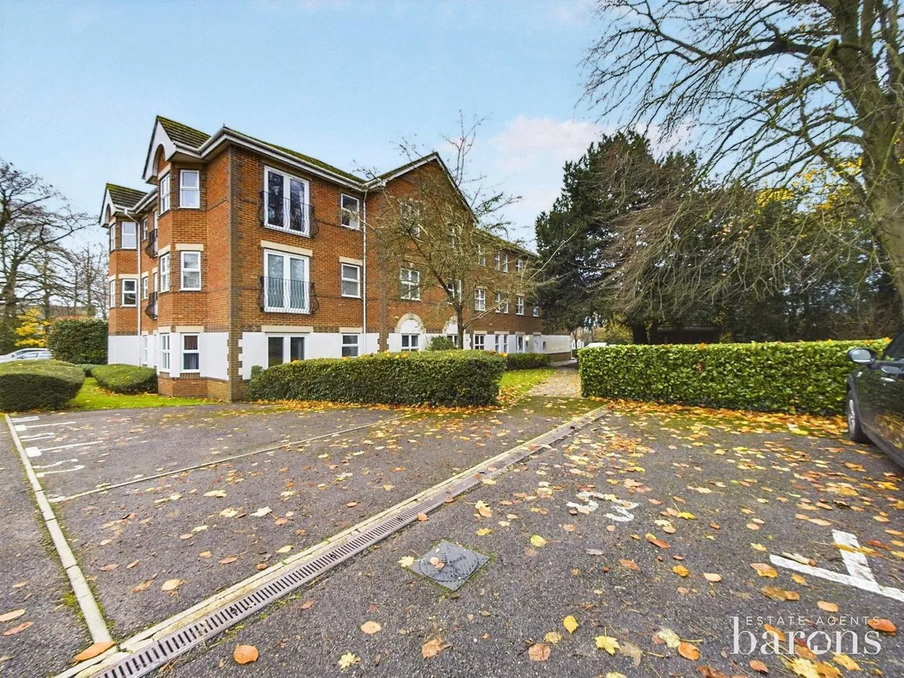Regent Court, Norn Hill, RG21, photo 7