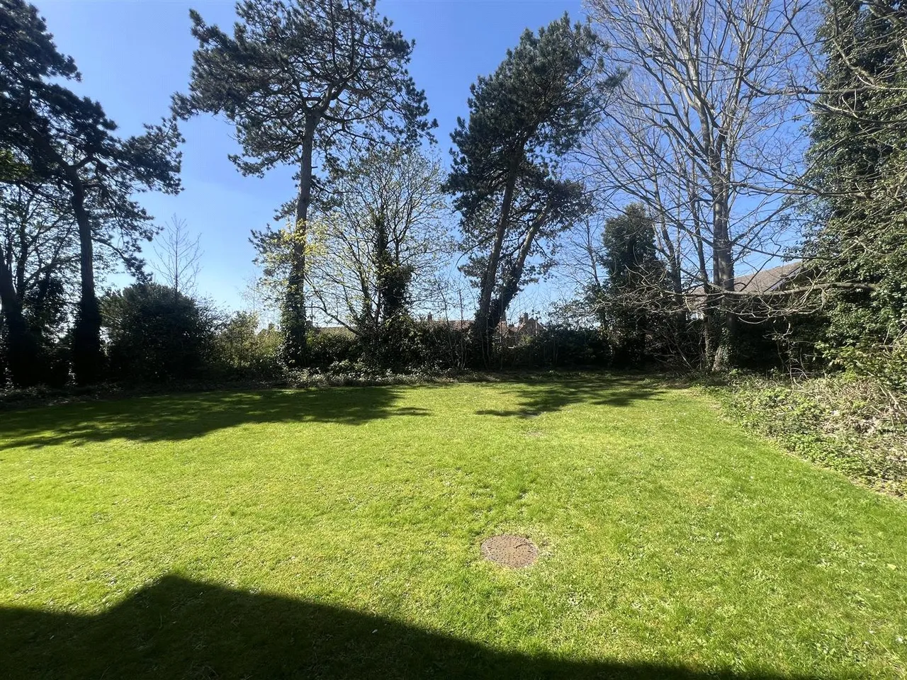 Regent Court, Norn Hill, RG21, photo 5