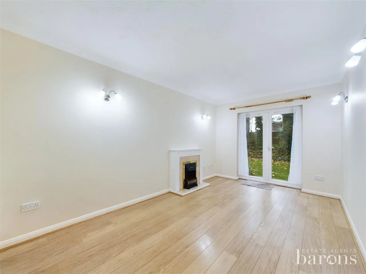 Regent Court, Norn Hill, RG21, photo 2