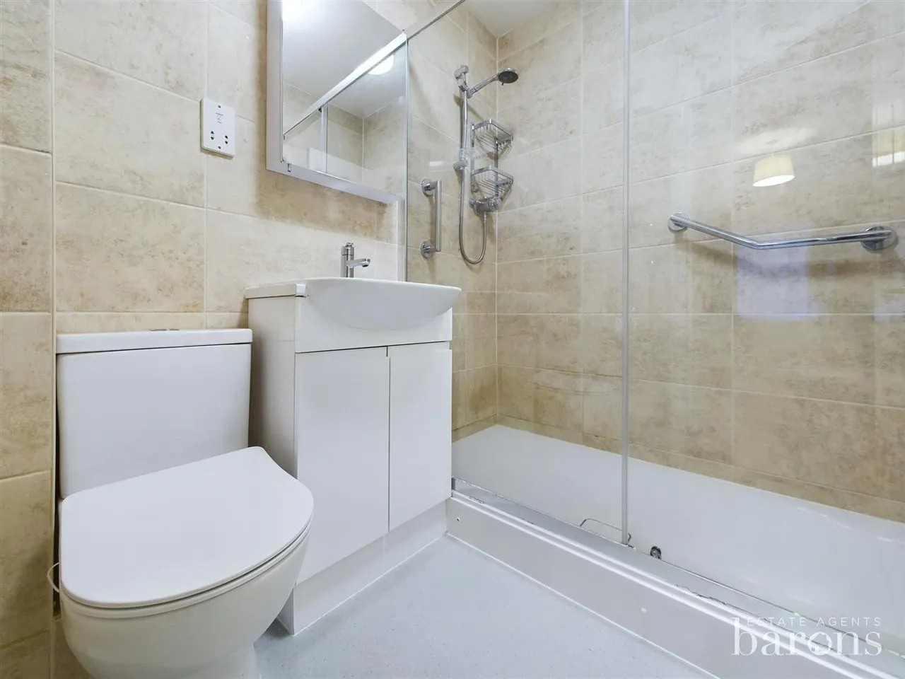 Regent Court, Norn Hill, RG21, photo 3