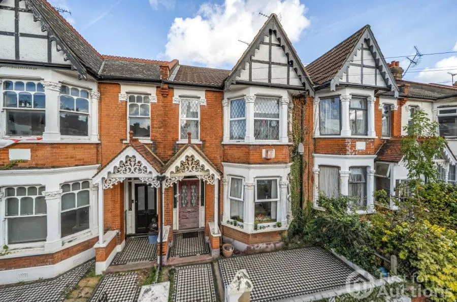 2 bed flat for sale, Westborough Road, Westcliff-on-Sea, SS0