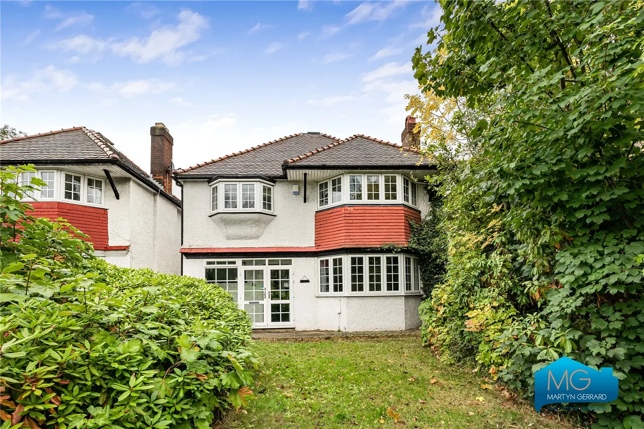 4 bed house to rent, High Road, Whetstone, N20