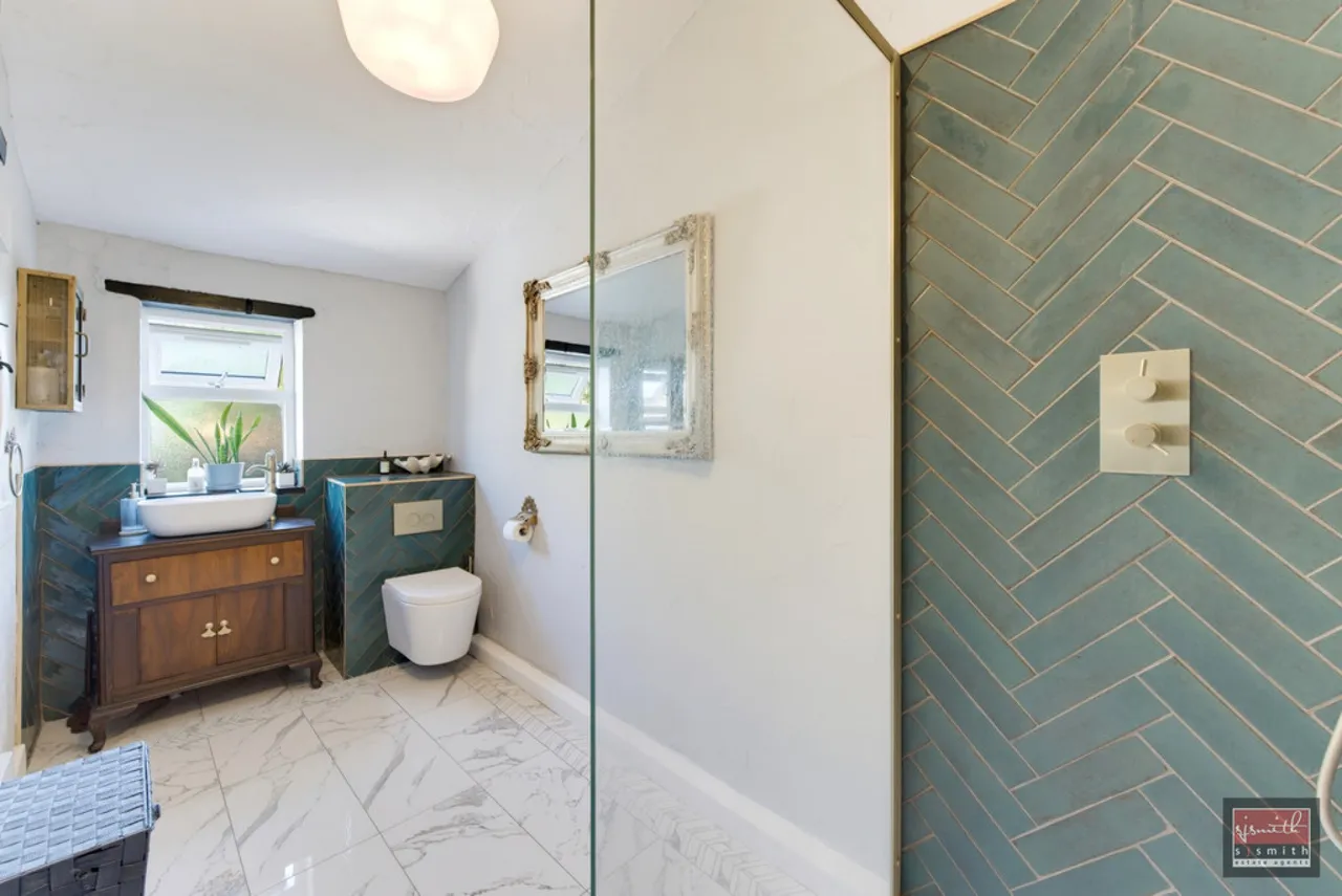 Medlake Road, Egham, TW20, photo 9