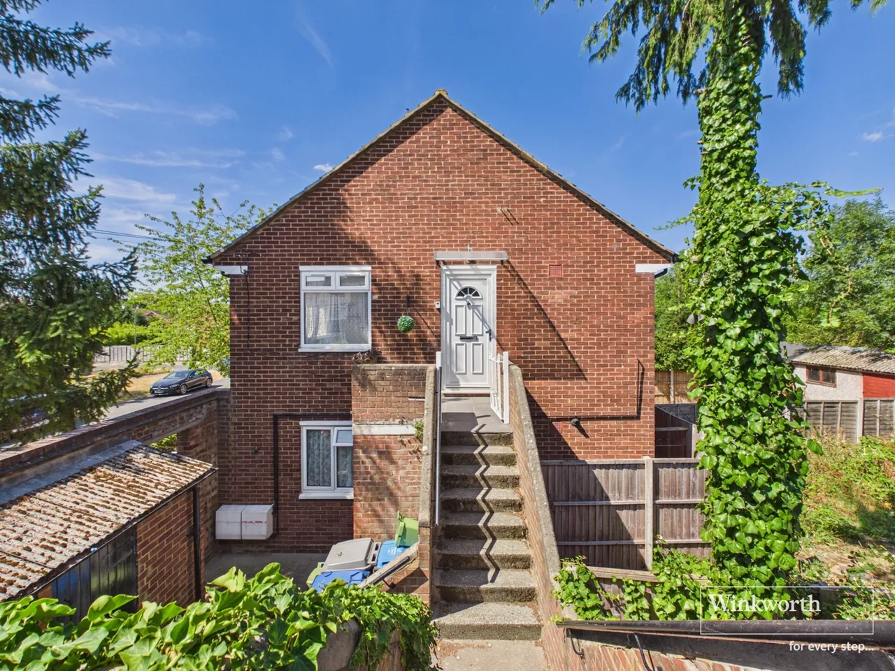 Robin Grove, Harrow, HA3, photo 2