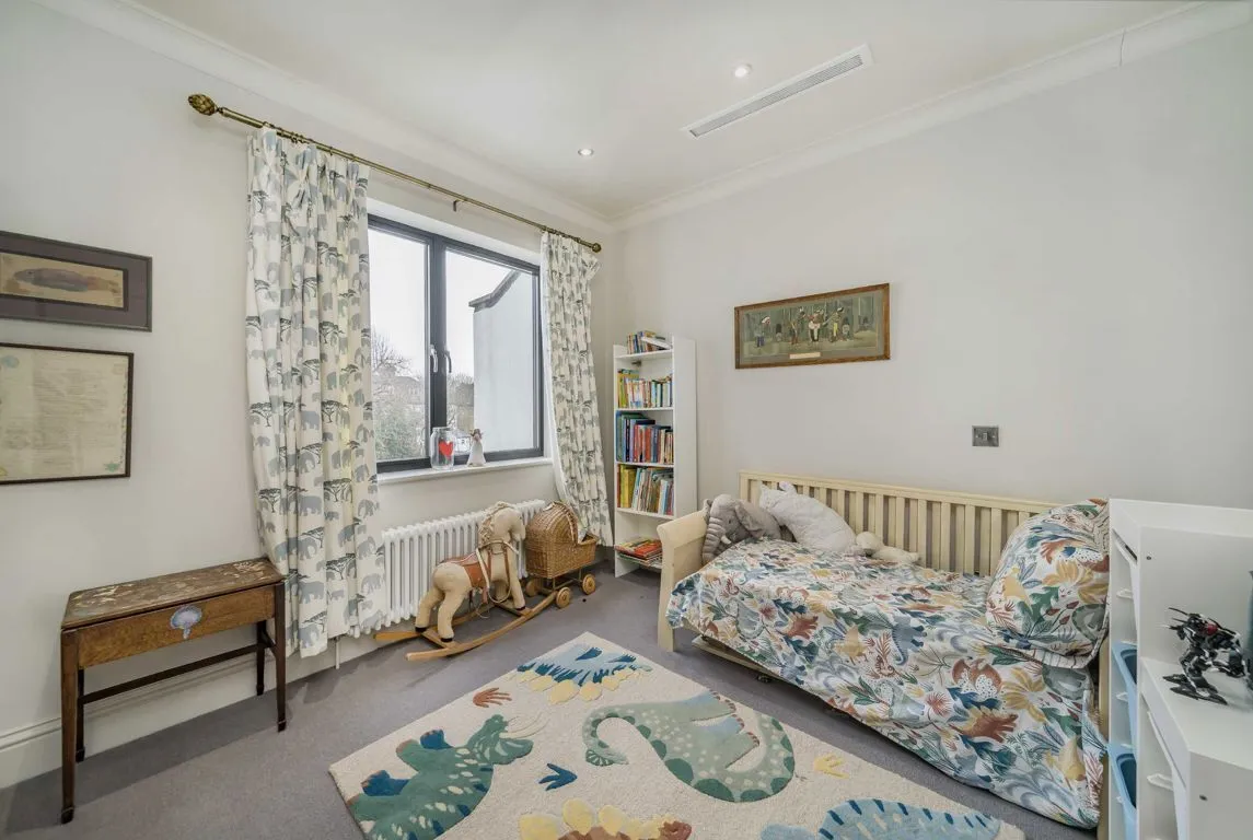 Lewin Road, SW16, photo 17