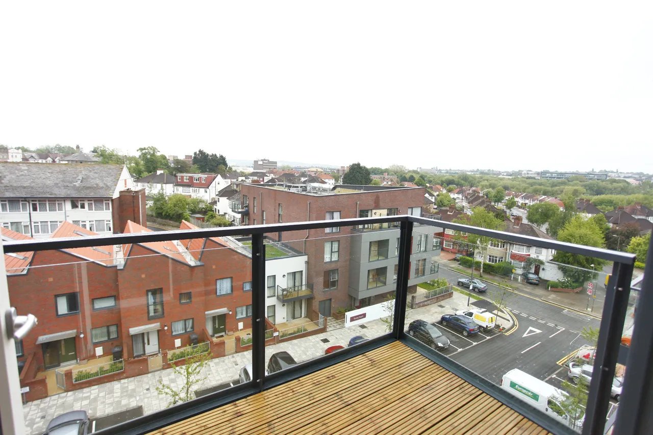 35 Crested Court, 3 Shearwater Drive, London, photo 4
