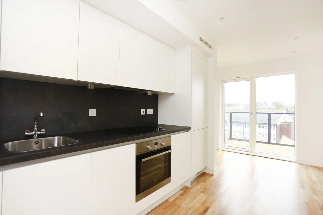 35 Crested Court, 3 Shearwater Drive, London, photo 5