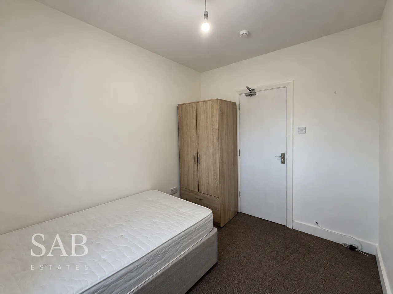 Ruislip Road East, Greenford, UB6, photo 4