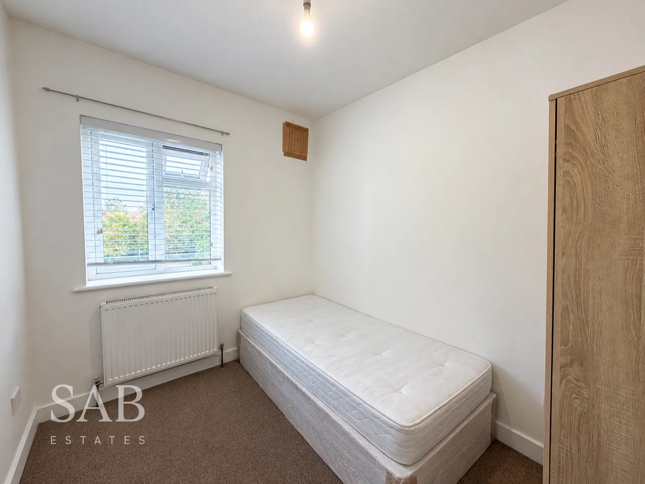 Ruislip Road East, Greenford, UB6, photo 2
