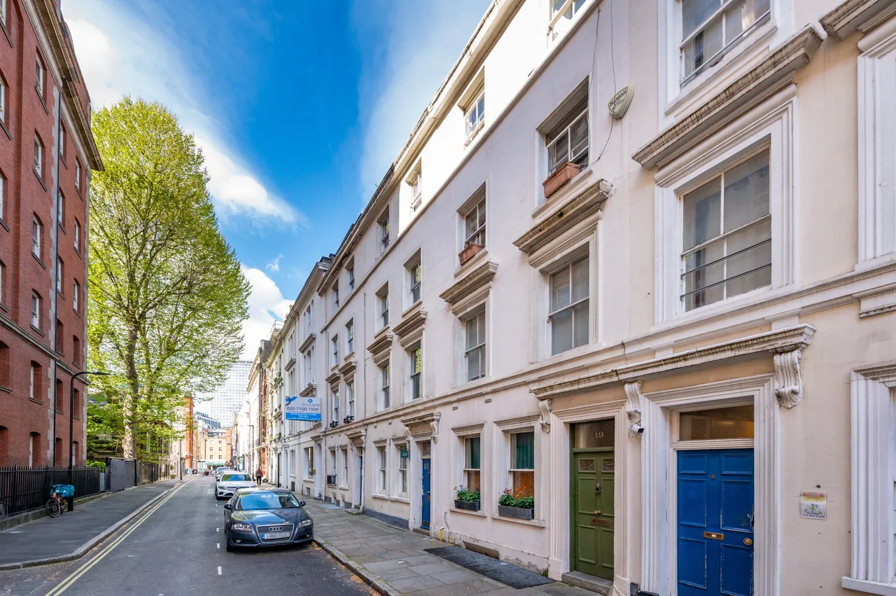 1 bed flat to rent — First Floor, 19 Little Russell Street, London