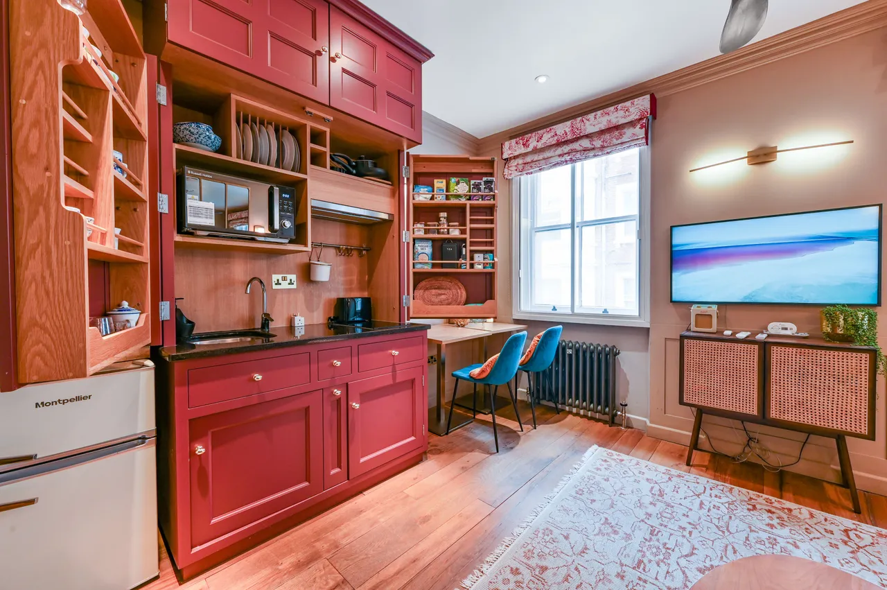 First Floor, 19 Little Russell Street, London, photo 3