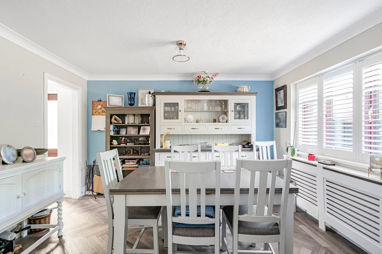 Juniper Gardens, Sunbury-on-Thames, TW16, photo 6
