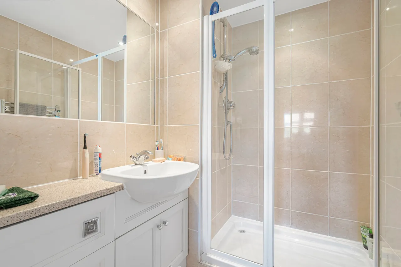 Juniper Gardens, Sunbury-on-Thames, TW16, photo 15