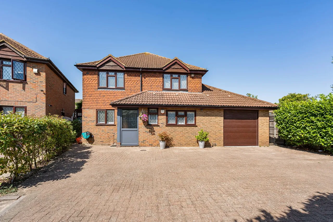 5 bed house for sale, Juniper Gardens, Sunbury-on-Thames, TW16